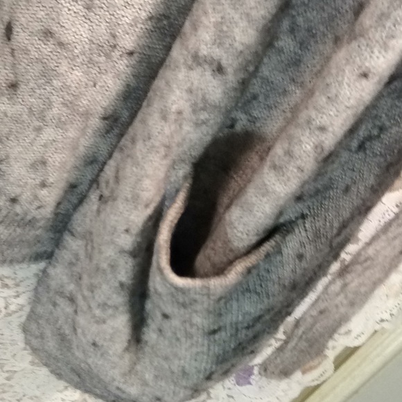 Grey & Black sweater - Picture 4 of 7